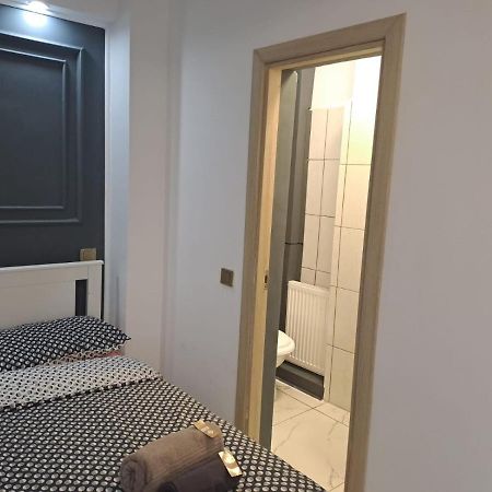 Deluxe Studio Oldtown Apartment Bukares Bagian luar foto