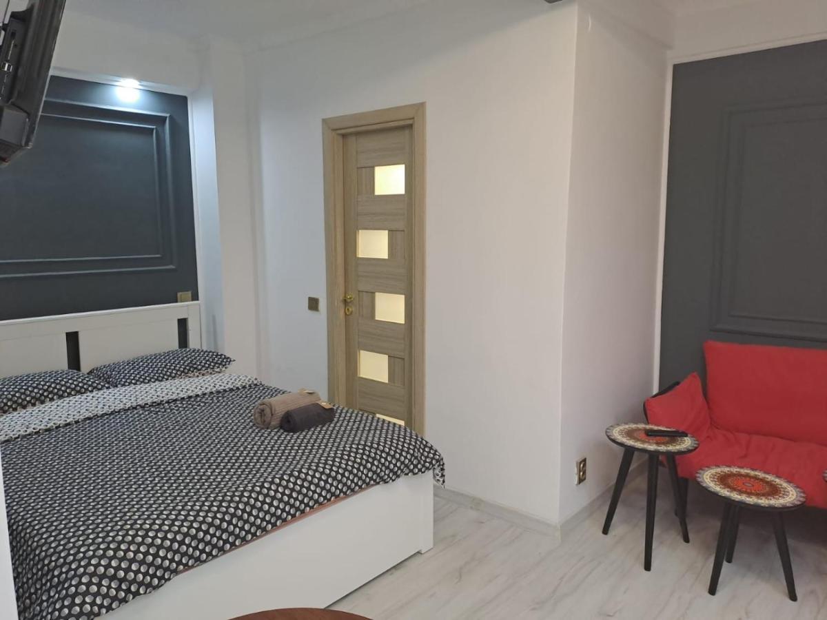 Deluxe Studio Oldtown Apartment Bukares Bagian luar foto