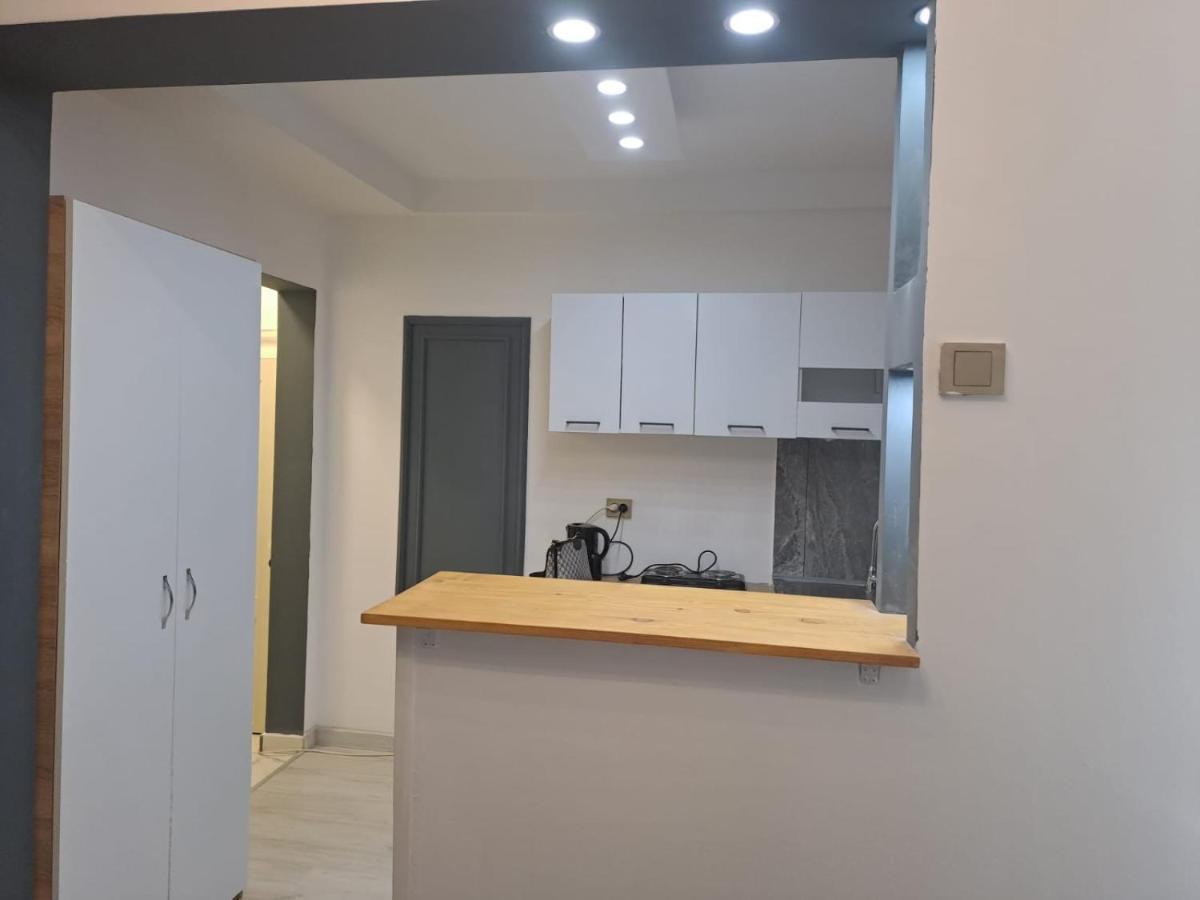 Deluxe Studio Oldtown Apartment Bukares Bagian luar foto
